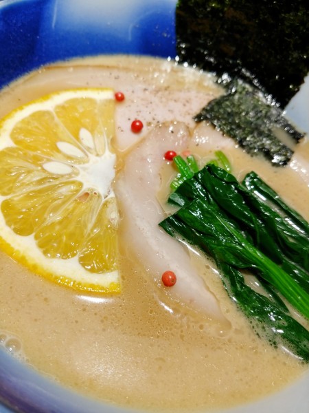 「うずかみ家 鯛骨醤油ラーメン」@うずとかみなりの写真