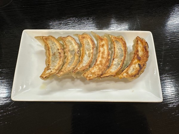 「ギョーザ400円」@麺屋えいとの写真