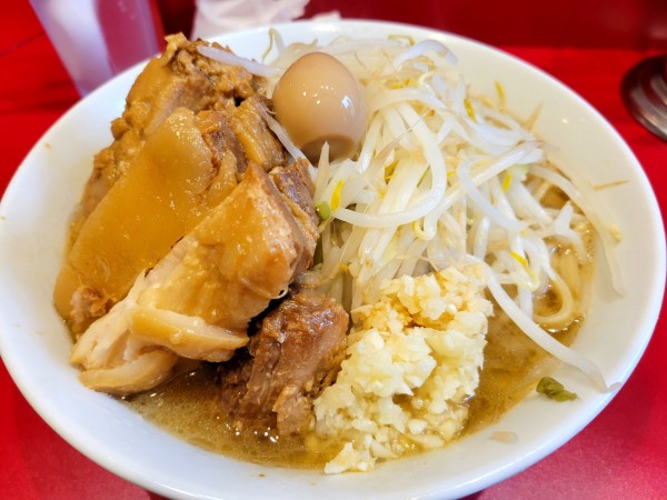 「ラーメン少なめ+豚」@麺屋HEROの写真