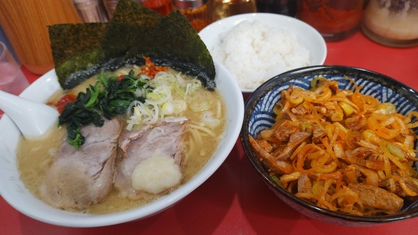 「らーめんセットA・大盛(ネギ丼・無料ライス)￥900」@鹿島家 鶴見店の写真