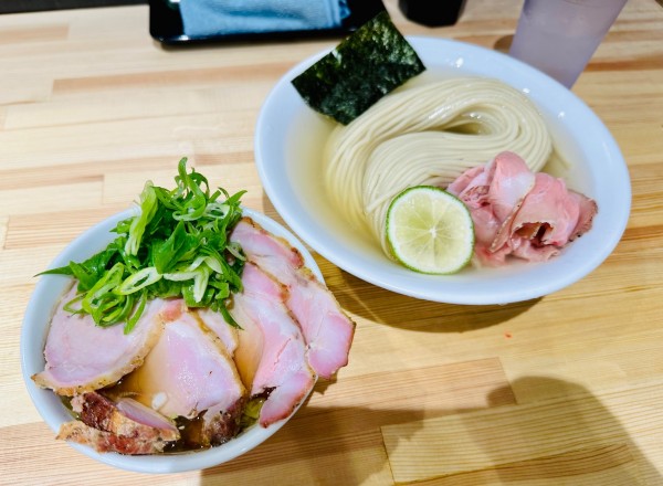 「【限定】肉盛り味玉昆布水つけ麺【1200円】」@一番だしラーメン しんせんの写真
