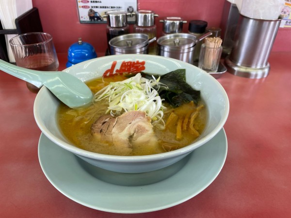 「(期間限定) えび塩ラーメン　930円」@ラーメン山岡家 瑞穂店の写真