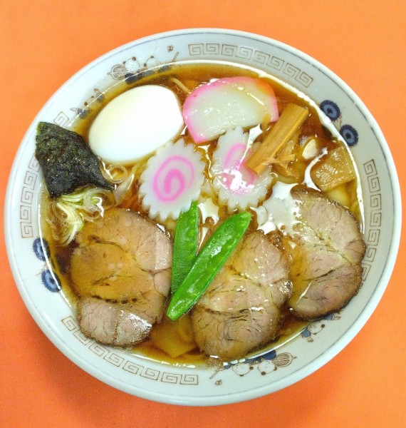 「ワンタンメン 800円＋茹で卵 60円」@日の出屋の写真