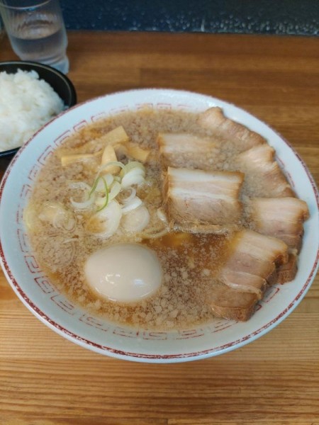 「背脂しょうゆラーメン＋味玉＋ライス」@喜多方食堂 浅草本店の写真