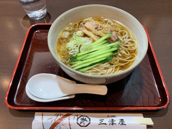 「冷やし肉そば 990円」@そば処 三津屋 エスパル山形店の写真