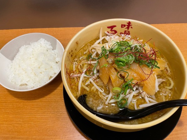 「赤味噌ラーメン」@味噌ラーメン 百庵 西新宿店の写真