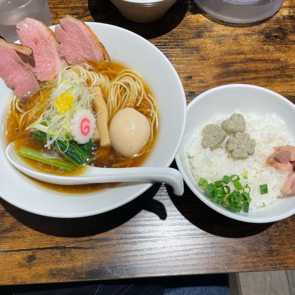 「鴨醤油中華蕎麦+にぼバターご飯」@麺屋 上々の写真