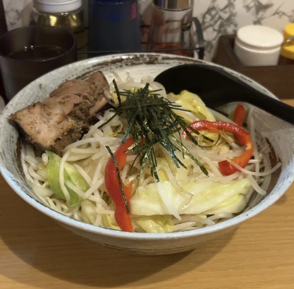 「塩野菜の油そば」@ラーメン大地の写真