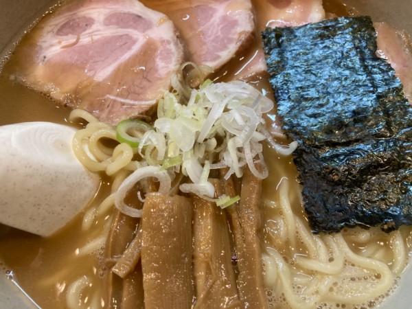 「らーめん(大)+チャーシュー」@麺屋吉左右の写真