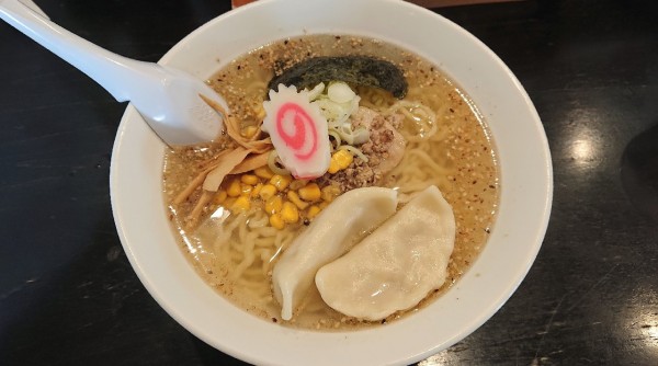 「塩ラーメン 水餃子二ｹ入り   720円」@自家製麺 名無しの写真