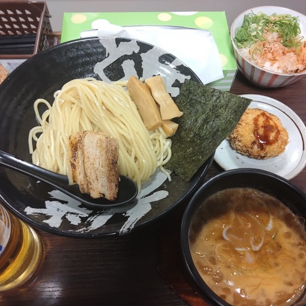 「味噌つけ麺(大盛)950円あとめし180円、缶ビール360円」@温泉つけ麺 維新 熱海本店の写真