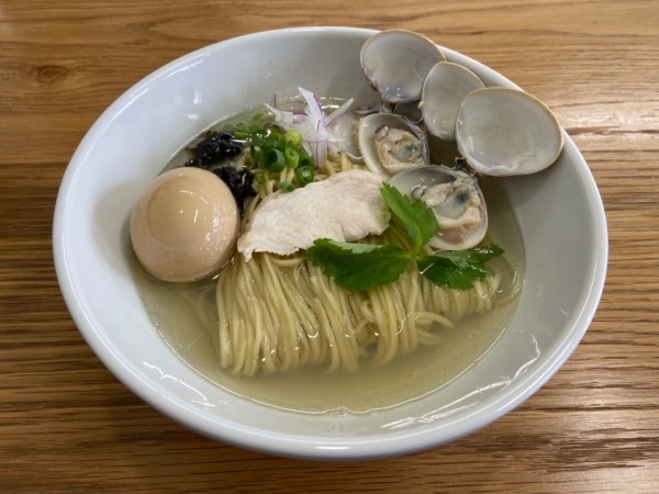 「貝出汁ラーメン、味玉(1130円)」@ラーメン屋 かたばみの写真