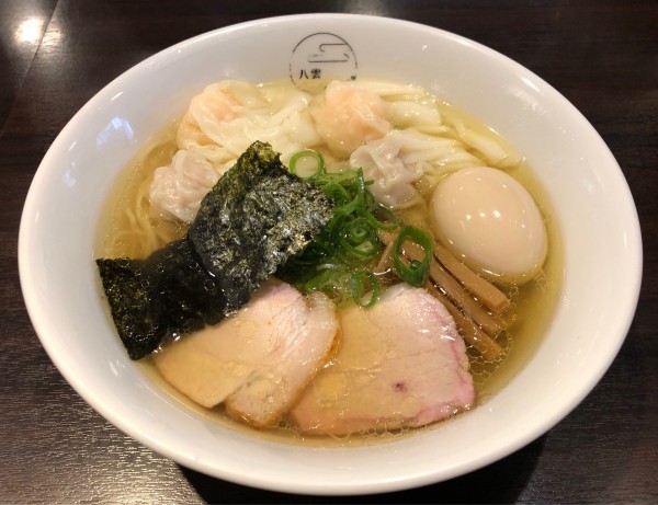 「特製ワンタン麺（ハーフ.白だし）＋味玉」@八雲の写真