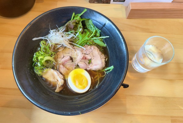「星 醤油ver. with 煮卵半分／季節の有機野菜 & 替え玉」@天垣内ラーメン 星と月の写真