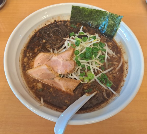 「黒とんこつらーめん760円＋替え玉100円」@麺屋 たか志の写真