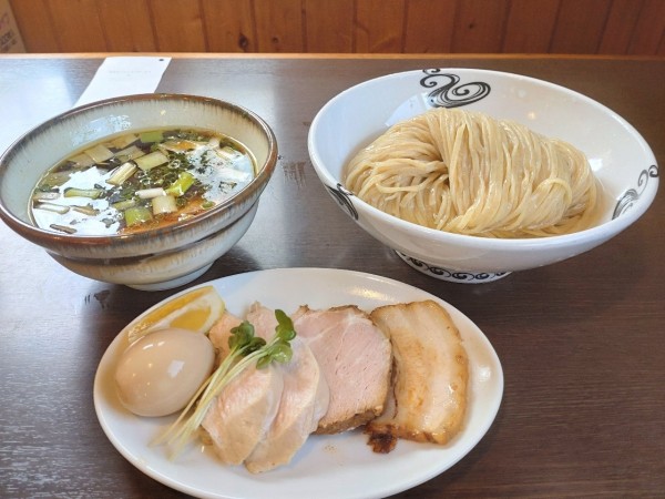 「特製昆布水つけ麺大盛（政宗）醤油」@つけ麺 弥七の写真
