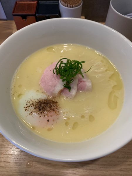 「白トリュフオイル香る鶏白湯らーめん」@らーめんMAIKAGURAの写真