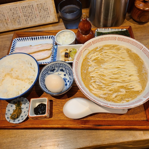 「中華そば定食(鯖)¥1100+トリュフ味玉¥100」@炭火焼濃厚中華そば 威風堂道の写真