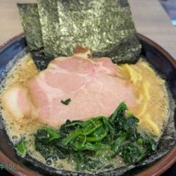 豚骨醤油ラーメン(700円)