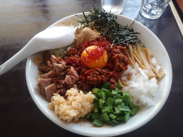 「台湾まぜそば　２辛追い飯付　大盛り　900+100円」@塩結びの写真