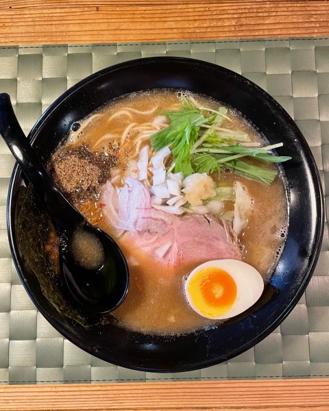 「濃厚煮干しそば」@濃厚煮干しそば つけ麺 必の写真