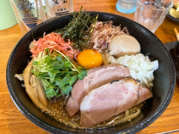 「まぜそば850円+冷酒×2本＆他いろいろ」@麺屋 鶏口の写真