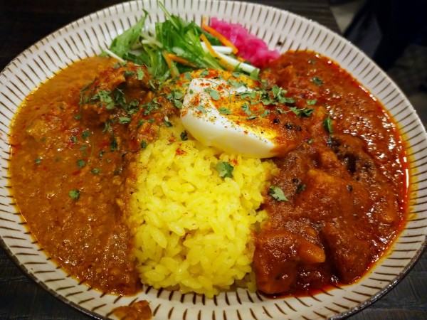 「2種あいがけ（1,200円）」@スパイスカレー 6時間 川崎西口店の写真