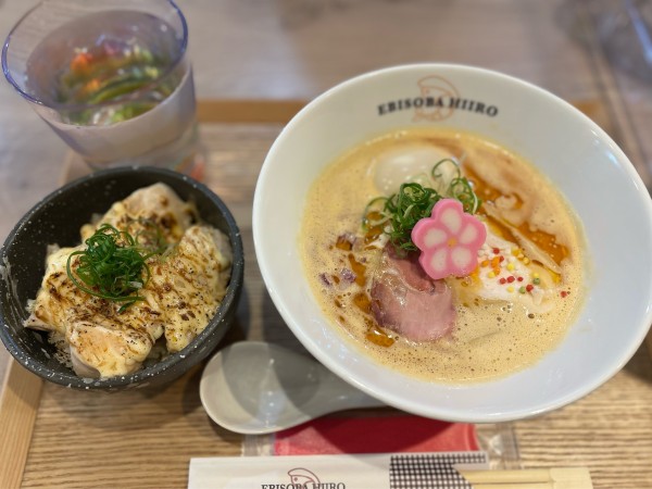 「味玉濃厚えびそば+炙り鶏マヨ丼」@えびそば 緋彩の写真