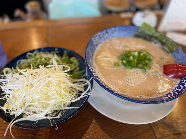 「豚骨ラーメン肉抜き+ねぎバカ」@博多ラーメン 鶴亀堂 天白平針店の写真