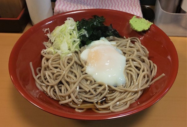 「冷し温泉玉子そば」@名代 富士そば 秋葉原店の写真