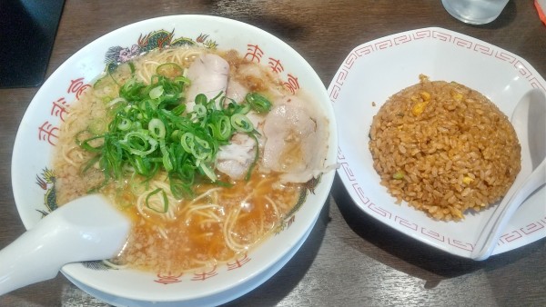 「チャーハン定食1020円」@来来亭 鳥取店の写真