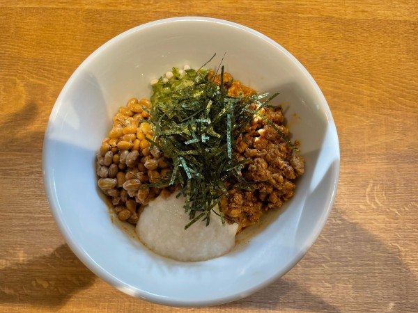 「納豆まぜそば 信州味噌」@ブーランジェリー ルージュ ロワイヤルの写真