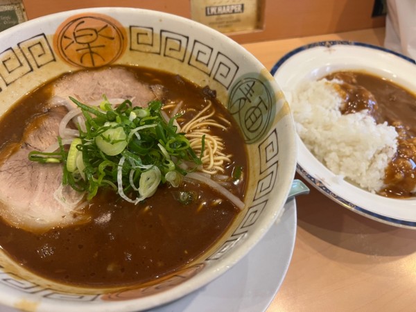 「カレーラーメン＋日替わりランチセット（940円）」@ひゃくてんまんてんの写真