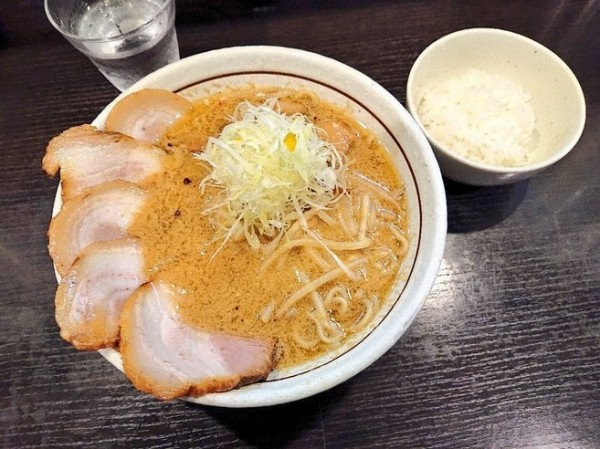 「みそらーめん＋チャーシュー、ごはん(小)」@らーめん颯人の写真