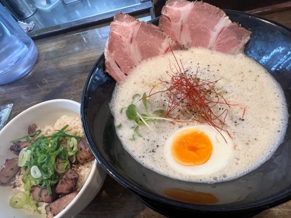 「おさかな鶏白湯らーめん＋炙りチャーシュー丼」@フカクサ製麺食堂の写真