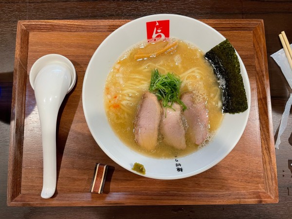 「特製焼干しそば　しょっつる」@麺切り 白流の写真