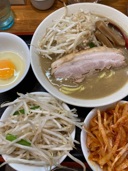 「味噌ラーメン、野菜大盛り、チンピラネギ、生卵」@味噌麺処 花道庵の写真