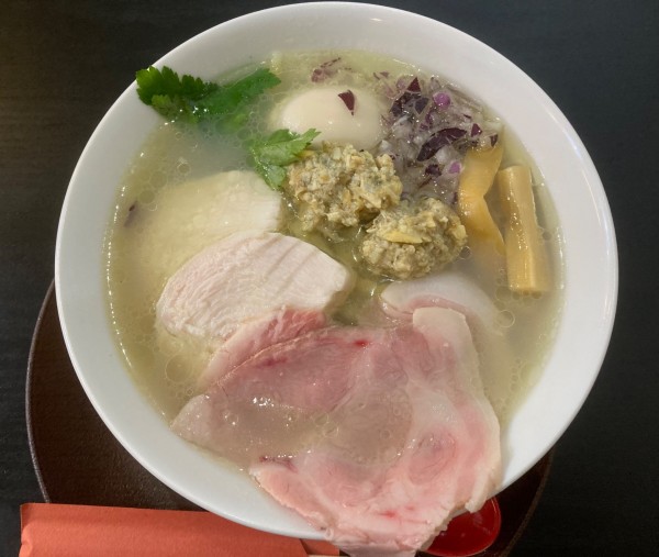 「特製白だししなそば」@手打ち正麺 Hachimitsuの写真