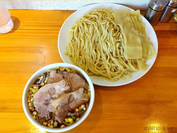 「つけ麺チャーシュー（太麺）大盛り＋麺量100g＋凄平麺」@らぁめん りきどうの写真