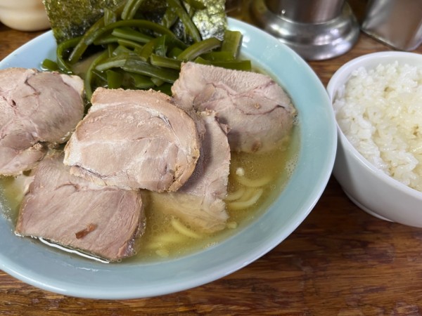 「チャーシューメン濃いめくきわかめ　ライス」@まこと家の写真