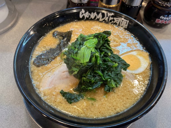 「大盛嵐げんこつラーメン　ほうれん草」@らあめん花月嵐 志村店の写真