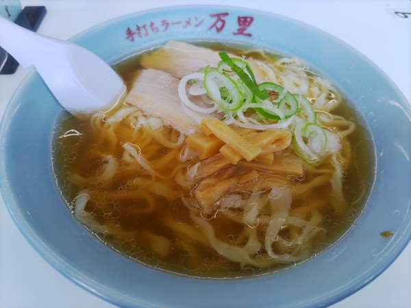 「手打ちラーメン 660円」@手打ちラーメン 万里の写真