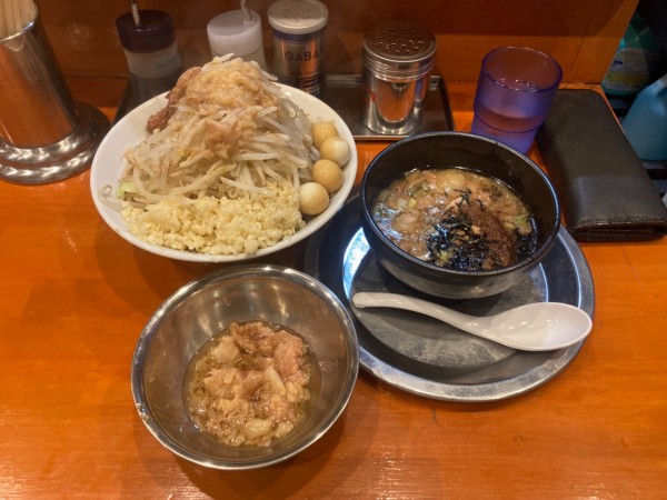 「つけ麺+ブタ増し+うずら1550円」@麺屋穴場の写真