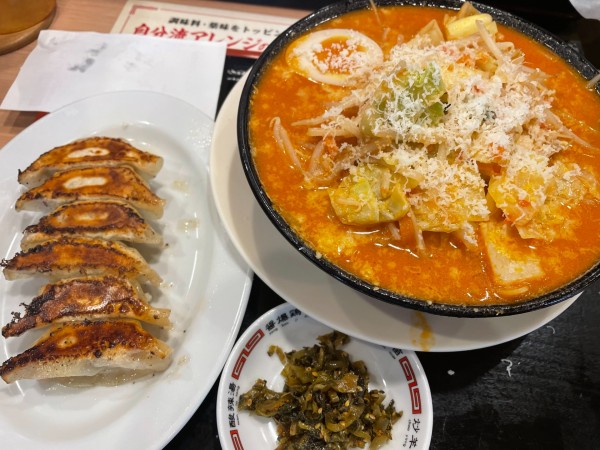 「期間限定：濃厚トマトチーズ味噌タンメンと餃子のセット」@大志軒 黒岩店の写真