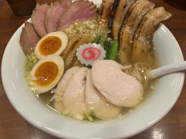 「特製三種肉盛り塩鶏中華そば」@麺処 若武者の写真