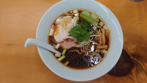 「醤油蕎麦（太麺）」@中華そば 喜富の写真