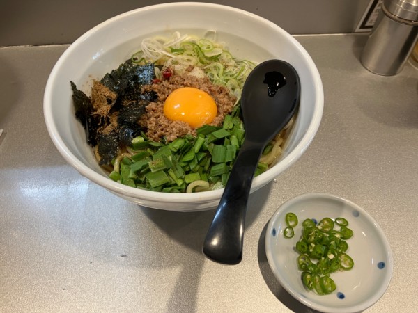 「台湾まぜそば大盛り＋青唐辛子トッピング＋追いめし(無料)」@天雷軒 神谷町の写真