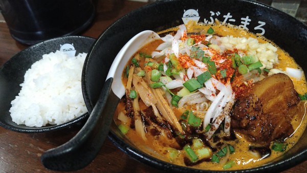 「辛味噌らーめん、小ライス」@らーめんぶたまろの写真