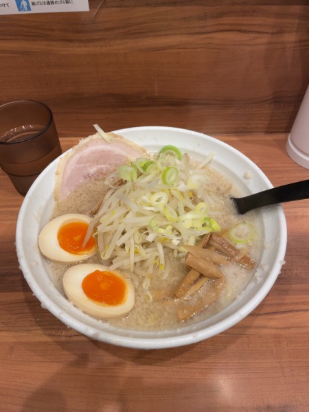 「醤油ラーメン＋味玉」@こってりらーめん なりたけ 池袋店の写真