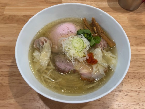 「肉ワンタン中華そば 塩」@地球の中華そばの写真